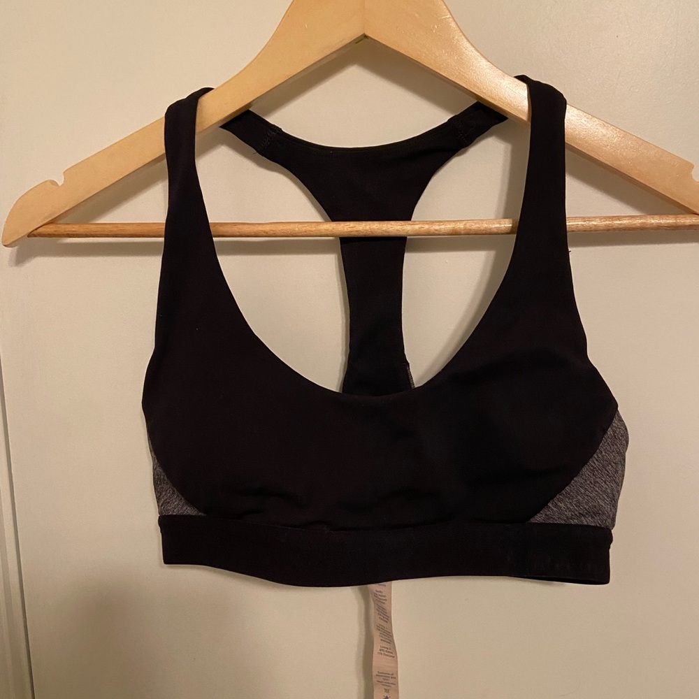 Lululemon sports bra size 4